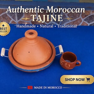 Puede incluir: Un juego de tres tazas de cerámica con un acabado mate moteado. Las tazas son en tonos crema, gris claro y gris oscuro. Cada taza tiene un diseño simple y minimalista, ideal para café o té.