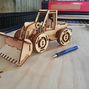 Frontlastare laserskuret 3 mm mönster, byggmaskiner, gjuten stil, G-skala, gör-det-själv trämodell i G-skala, 3D-pussel