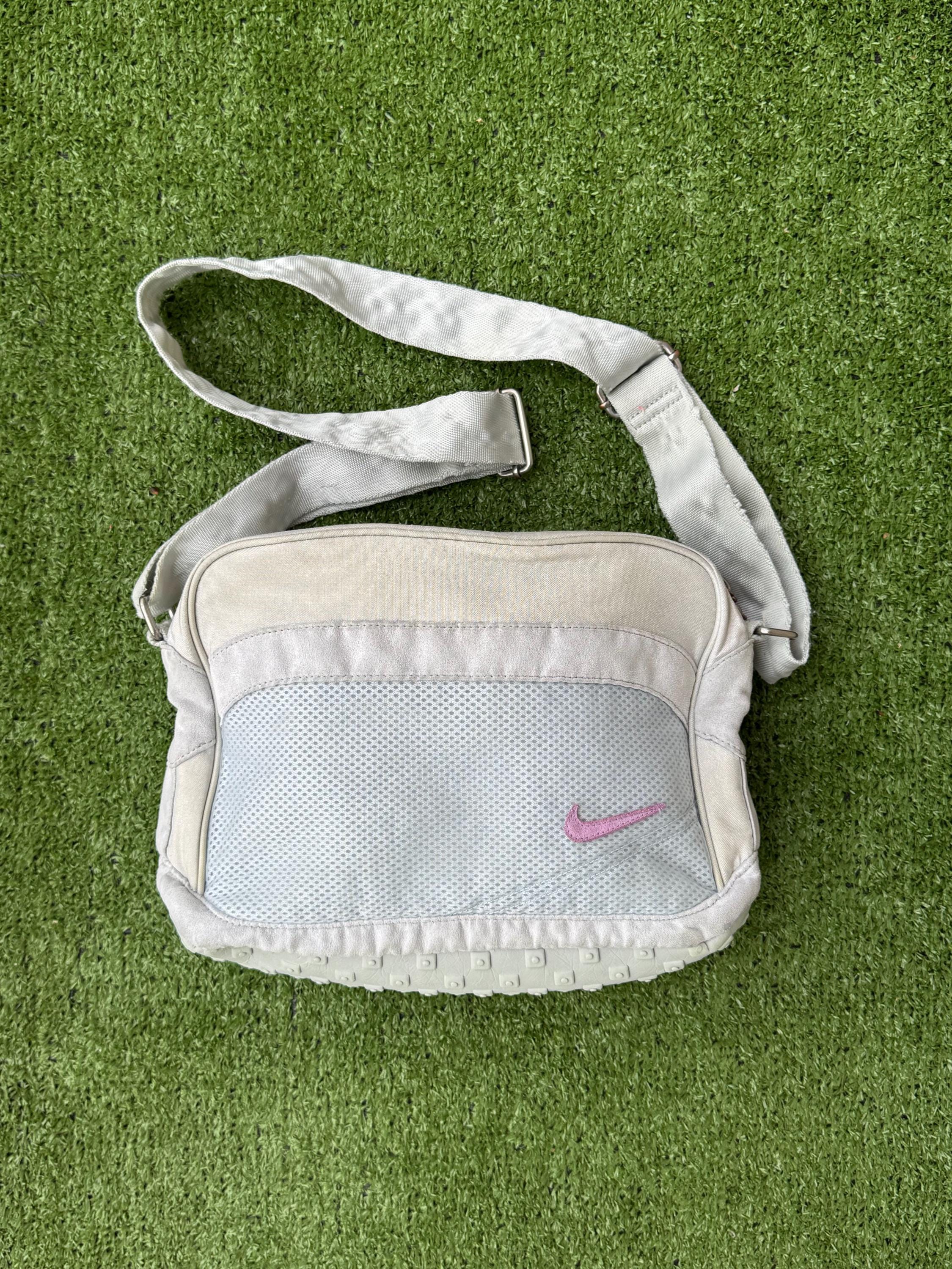 white nike messenger bag