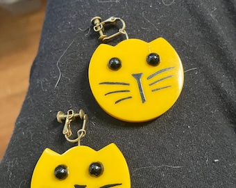 galalith lucite kitty cat faces clip on earrings vintage paris