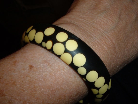 bakelite random polka dots bangle bracelet