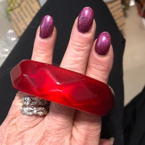 Vintage faceted true cherry red iridescent Lucite bangle bracelet