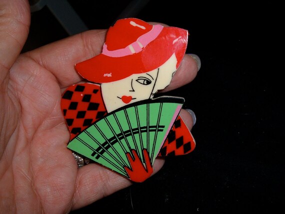 vintage resin painted society lady red hat fan pin - image 4