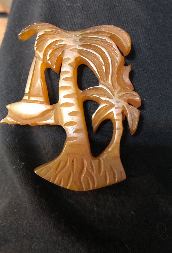 Bakelite Carved Pin - Tan Vintage Bakelite Plastic Carved Tan Pin | eBay main image 3