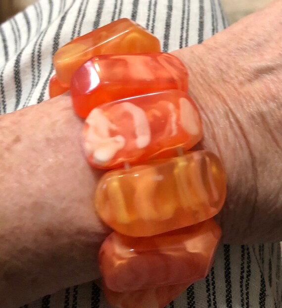 Lucite chunks stretch bangle bracelet marbled ora… - image 4