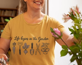 Camiseta "La vida comienza en el jardín" / Ilustración de herramientas de jardinería