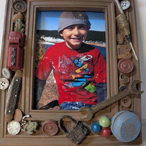 Pocket Treasures 5x7 Picture Frame | Vintage Tool Photo Frame | Rustic Workshop Decor | Fancy Frames Collectible |