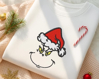 Suéter navideño con cara de Grinch bordada de Gildan, jersey navideño de Grinch, camisa navideña con bordado de Grinch.