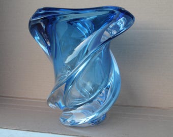 Jarrón vintage Val Saint Lambert Blue Wave, cristal artístico belga de la década de 1960.