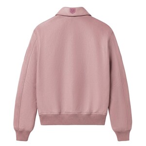 Giacca da aviatore Avirex in pelle rosa, stile vintage, con toppe militari, bomber immagine 2