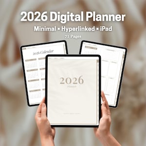Op de afbeelding: Drie iPads tonen een digitale planner voor 2026. De planner heeft een minimalistisch ontwerp met kalender, takenlijsten en notitie secties. De tekst op het scherm luidt "2026 Digital Planner" en "Minimal - Hyperlinked - iPad".