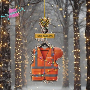 Kerstcadeau bouwvakker, decoratie veiligheidsvest en helm, aangepast ornament teamnaam, cadeau handelaar voor baas, collega