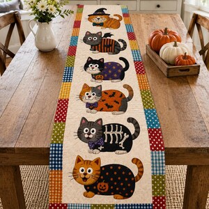 Runner da tavola trapuntato di Halloween, decorazioni autunnali per la sala da pranzo con gatti e zucche, centrotavola in lino stile rustico per la cucina.