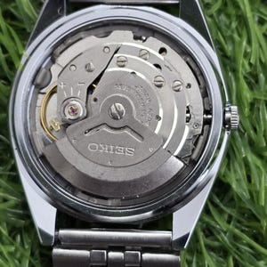 Reloj de pulsera japonés vintage Seiko 5 automático para hombre, de acero, con día y fecha, 17 joyas, restaurado. imagen 7