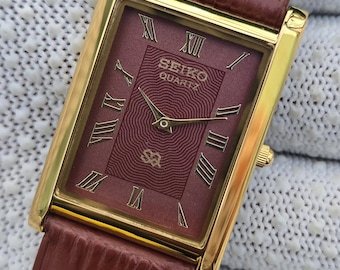 Klasyczny, smukły, kwarcowy, unisex, Seiko, tarcza w kolorze bordowym, złoty, prostokątny, odnowiony japoński zegarek na rękę