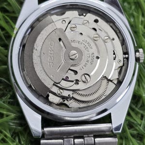 Reloj de pulsera japonés vintage Seiko 5 automático para hombre, de acero, con día y fecha, 17 joyas, restaurado. imagen 9