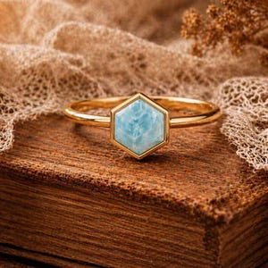 Anillo de compromiso de larimar natural con talla escalonada, delicado anillo de propuesta de matrimonio hexagonal de larimar, joyería solitaria Art Déco, regalos de aniversario y cumpleaños.