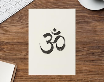 Tarjeta de felicitación con el símbolo sagrado budista Om, Ohm o Aum