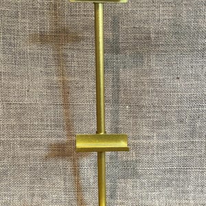 Adjustable table top easel stand
