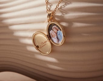 Personalized Butterfly Engraved Photo Locket Necklace, Memorial Keepsake Pendant, Gold Silver Oval Locket, Memory Gift for her