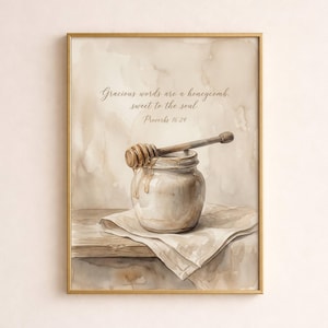 Könnte beinhalten: Aquarelldruck mit einem Honigglas und einem hölzernen Honiglöffel auf einem weißen Tuch. Der Druck hat eine neutrale Farbpalette und enthält den Text "Gracious words are a honeycomb, sweet to the soul. Proverbs 16:24."