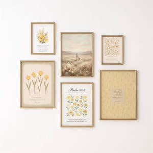 Può includere: Un set da parete composto da sei stampe incorniciate con illustrazioni floreali gialle, paesaggi e testi religiosi tra cui il Salmo 34:8 e Filippesi 4:13. Ogni pezzo è racchiuso in una sottile cornice dorata, mostrando arte botanica e scritture.