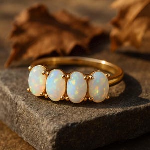 Anillo de ópalo vintage, alianza de boda de ópalo de media eternidad, delicado anillo apilable de ópalo, joyería de piedra natal de octubre, regalos de compromiso de ópalo natural