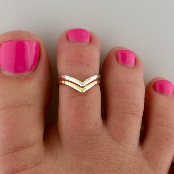Double V • Adjustable Toe Ring • Chevron Toe Ring • Midi Ring • Toe Rings • V Ring • Gold Toe Ring • Minimalist Ring • Simple Ring • TRA16