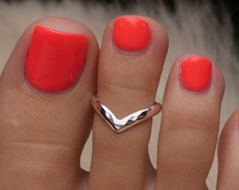Bold Hammered V Toe Ring • Sterling Silver • Custom Sized Options • TR14-H