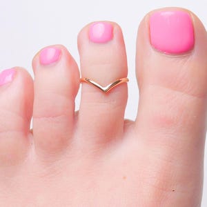 Chevron Toe Ring •  14k Gold Filled • Sterling Silver • Custom Fitted to Your Toe • TR14