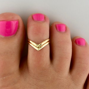 Double V • Toe Ring • Sized or Adjustable • Midi Ring • Toe Rings • Chevron Toe Ring • Minimalist Ring • Simple Ring • Gold Toe Ring • TR16