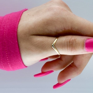 V • Thumb Ring • Gold Thumb Ring • Chevron Thumb Ring • Thumb Rings • Thumb Rings for Women • Dainty Rings • Minimalist Rings • TR14