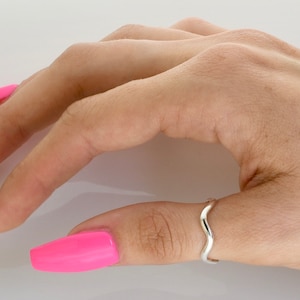 Vågig tumring • Sterlingsilver, guldfylld • Anpassade storlekar • TH27