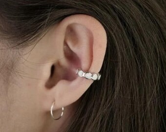 Orecchino a polsino con puntini di opale • Argento Sterling • Opale blu o bianco • Decorare senza forare