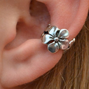 Plumeria • Bijou d'oreille • Argent sterling, or vermeil, or vermeil rose • Coupe moyenne • Bijou d'oreille conque • Tour d'oreille • Tour d'oreille hawaïen • EC351