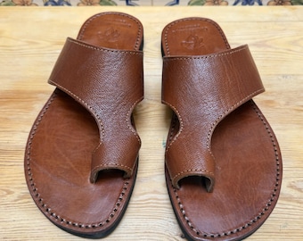 Handcrafted Brown Leather Toe-Ring Sandals  – Men’s Genuine Leather Flip Flops – Comfortable sandal