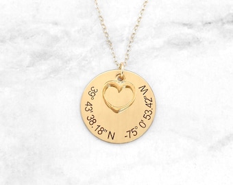 Collar personalizado con coordenadas: regalo de recuerdo en plata de ley