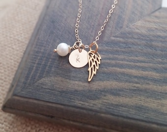 Collar con inicial de oro: dije de ala de ángel, perla de agua dulce, regalo de condolencia