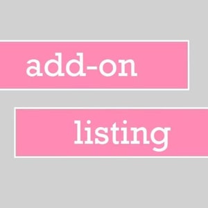 Könnte beinhalten: Zwei rosa rechteckige Blöcke mit weißen Rändern und Text auf grauem Hintergrund. Der obere Block zeigt "add-on" in weißem Text. Der untere Block zeigt "listing" in weißem Text.