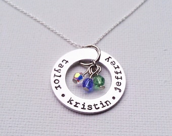 Collar familiar personalizado de plata de ley: nombres y piedras de nacimiento estampados a mano