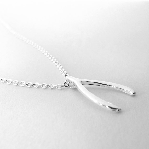 Wishbone pendant in 14k white gold | KLENOTA