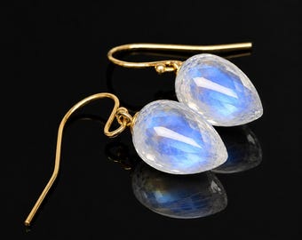 Oorbellen met maansteen van 14 karaats massief goud: Blauwe vuuredelsteen sieraden, geboortesteen van juni