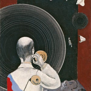 Può includere: Dipinto astratto raffigurante un uomo in camice bianco che ascolta un disco d'oro. Un grande disco in vinile nero domina lo sfondo, con uno sfondo rosso e nero. L'opera d'arte ha uno stile surrealista.
