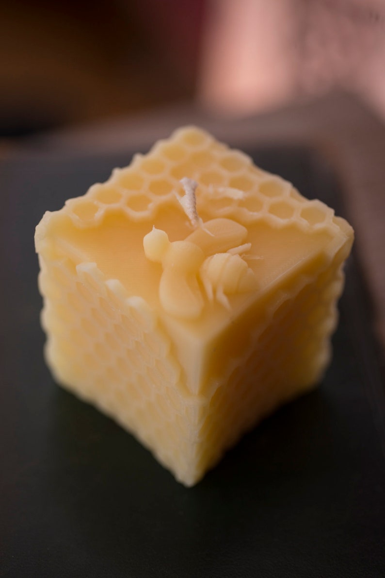 Honeycomb Beeswax Candle – Hand Poured, Natural Honey Scent - Etsy