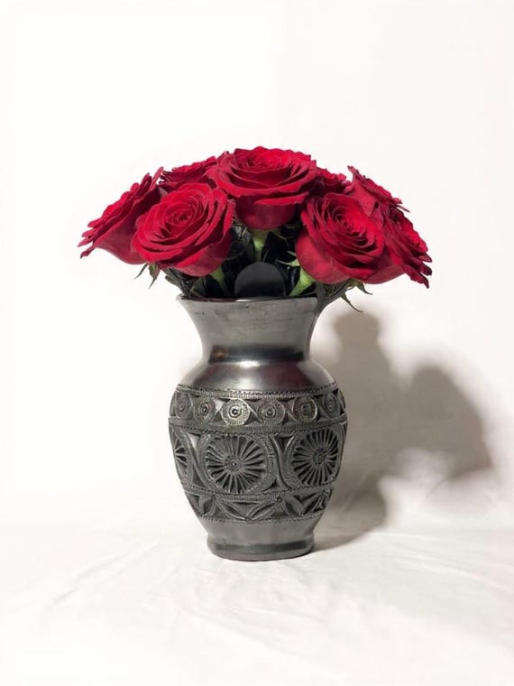 Oaxacan Hand-Carved Barro Negro Vase | Black Clay Artisan Vase | Hecho a Mano con Cariño