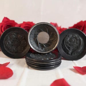 手彫りオアハカ・バロ・ネグロ・プレート | 手作りメキシコ粘土装飾 | オアハカ職人による黒粘土プレート | Xquenda