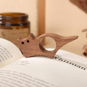 Suporte de página de polegar de gato de madeira, abridor de páginas de livros, presente de aniversário, presente para amantes de livros, suporte de página de anel de leitura, acessórios para livros