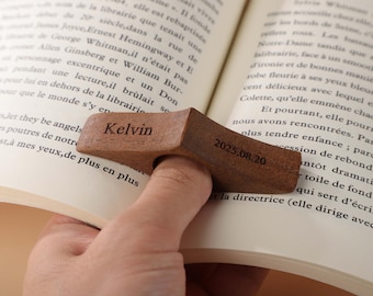 Sujetapáginas de madera personalizado para el dedo, anillo para el dedo con nombre grabado, regalo para amantes de los libros, accesorios para libros