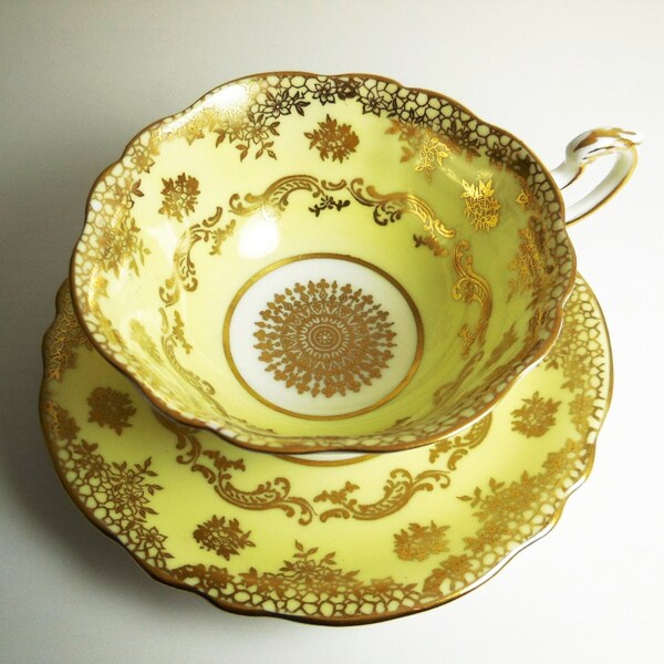Paragon Pale Yellow Fine Bone China Cup & Saucer Set - Vintage Teacup