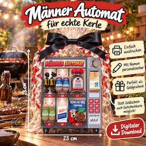 May include: A gift box designed as a vending machine labeled "Männer Automat" containing small food items like sausages, spice, and candy. It is wrapped in clear plastic with a black bow, measuring 28 cm by 23 cm, featuring text for personalization.